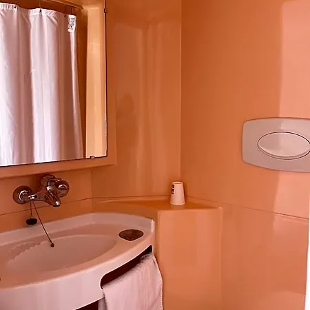 Otel Premiere Classe Amiens Est - Glisy