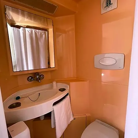 Premiere Classe Amiens Est - Otel Glisy